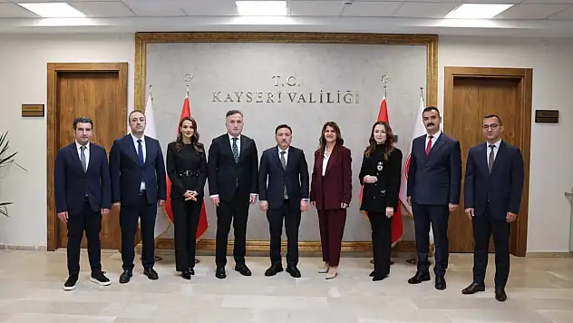 Vali Çiçek makamında öğretmenleri ağırladı