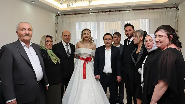 Vali Çiçek, şehit kızını yalnız bırakmadı, nikah şahidi oldu