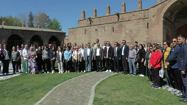 Vali Çiçek ve Başkan Büyükkılıç Yeşilhisar'ın incisi'nde