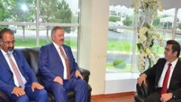 VALİ DÜZGÜN'DEN, OSB'NİN YENİ YÖNETİMİNE HAYIRLI OLSUN ZİYARETİ