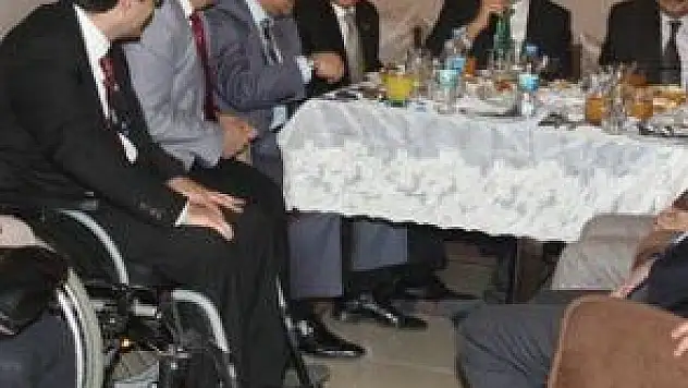 VALİ DÜZGÜN, ENGELLİ VATANDAŞI KAFE AÇILIŞINDA YALNIZ BIRAKMADI