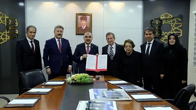 Vali Günaydın ile Hayırsever Altuntaş Ailesi Arasında Okul Protokolü İmzalandı
