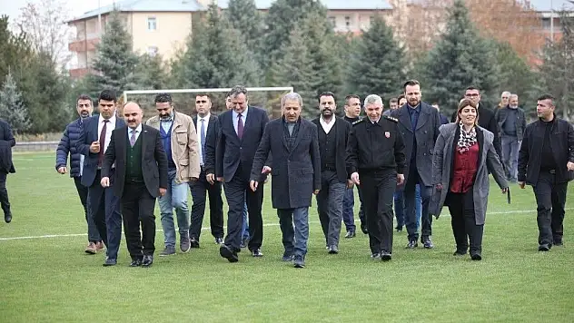 Vali Günaydın Kayserispor'u ziyaret etti