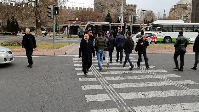Vali Günaydın Mesaiye Esnaf Ziyaretleri İle Başladı
