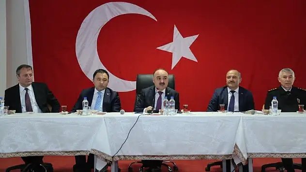 Vali Günaydın Muhtarlara Cep Telefonu Numarasını Verdi