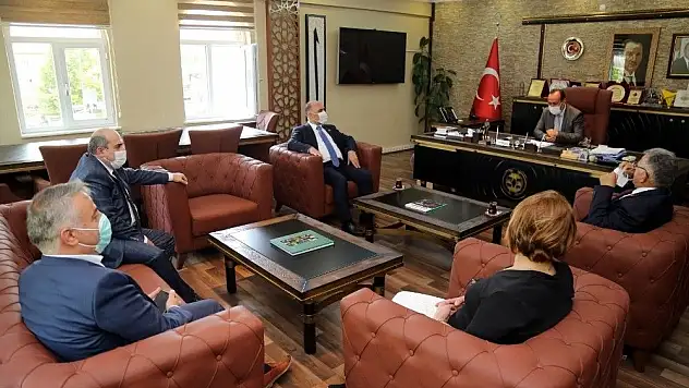 Vali Günaydın 'Pandemi Sürecinde Muhtarlarımıza Önemli Görevler Düşmektedir'