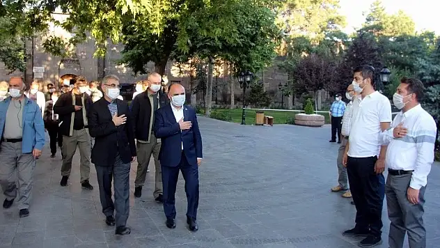 Vali Günaydın: 'Ziyaretlerimizi mümkün mertebe telefonla yapalım'
