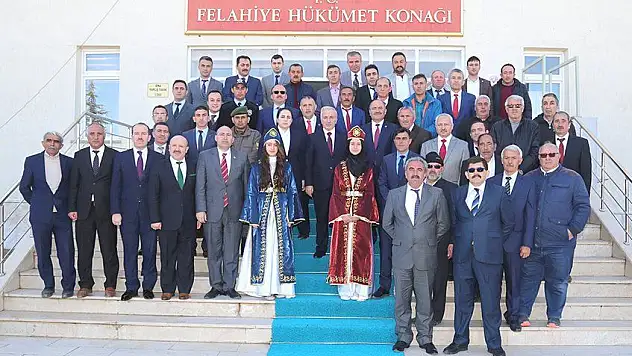 Vali Kamçı Felahiye'de Muhtarlarla Buluştu