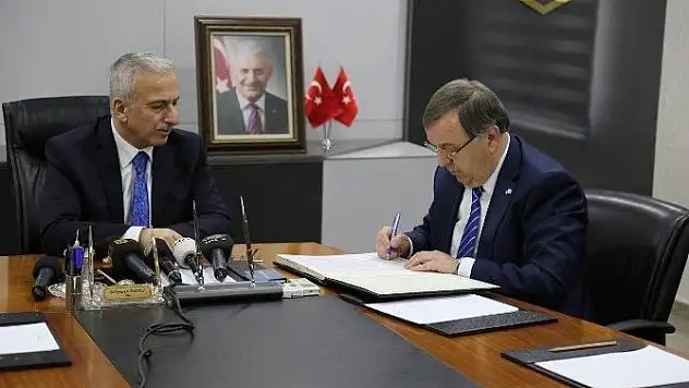 Vali Kamçı ile Hayırsever Özdemir Ailesi Arasında Okul Protokolü İmzalandı