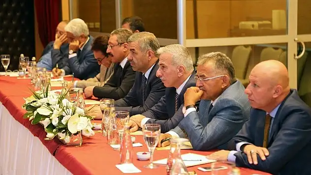 Vali Kamçı 'Kayseri Tanıtım Grubu' Toplantısına Katıldı