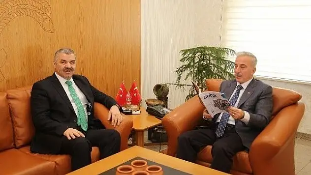 Vali Kamçı 'Şehir Kültür Sanat' Dergisini İnceledi
