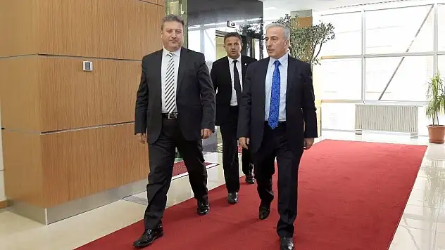 Vali Kamçı Talas'ta