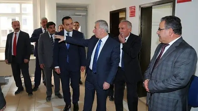 Vali Kamçı Yeşilhisar'da Muhtarlarla Buluştu
