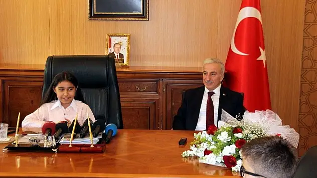 Vali koltuğuna oturdu, giriş-çıkış saatlerini değiştireceğini söyledi