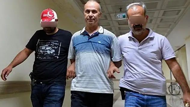 Vali'nin ve Başkanın koltuğuna oturacaktı
