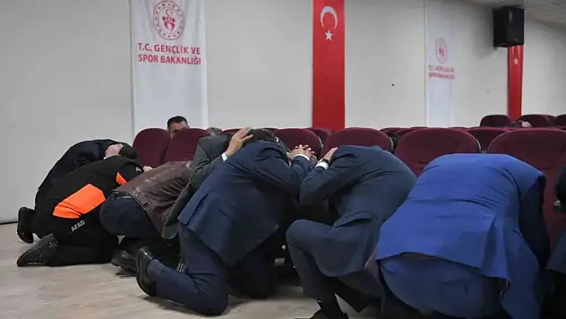 Vali ve Başkan, 'Çök-Kapan-Tutun' yaptı!