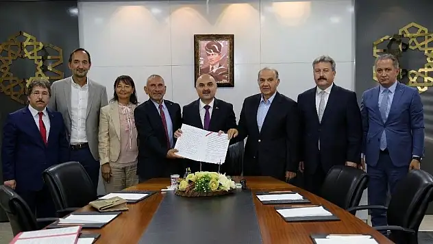 Valilikte İki Protokol Birden İmzalandı
