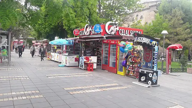 Vatandaş soruyor! Bu büfelerin ayrıcalığı nereden geliyor?