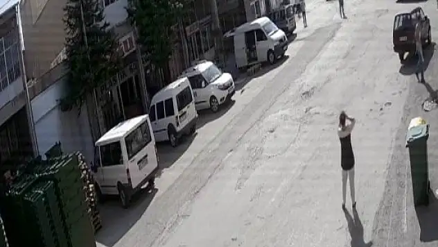 Kazayı gören vatandaşlar, neye uğradıklarını şaşırdı!
