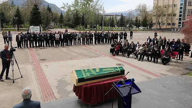 Vefat Eden Eski ERÜ Rektör Yardımcısına Tören Düzenlendi
