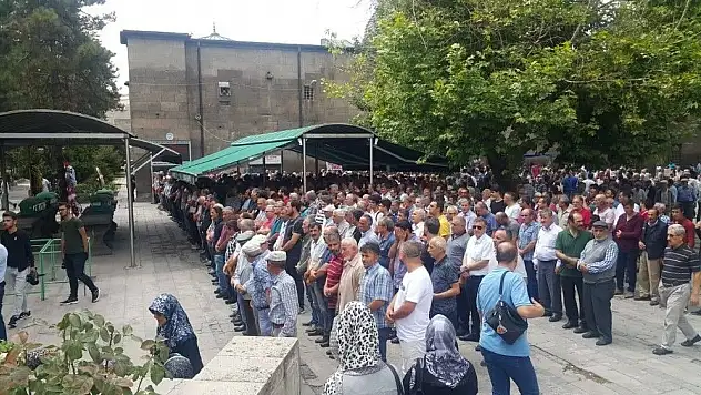 Vefat eden İzci Lideri Ömer seçme toprağa verildi
