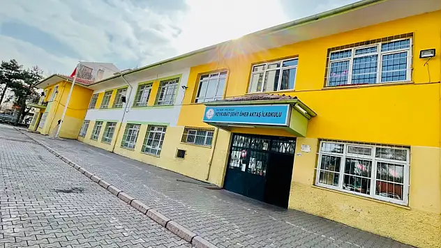 Veliler okulu bastı! Güvenlik görevlisinin omuzu kırıldı, bir öğretmen darp edildi
