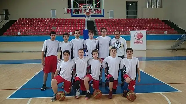Voleybol takımı Seyhan deplasmanından 1 puanla döndü