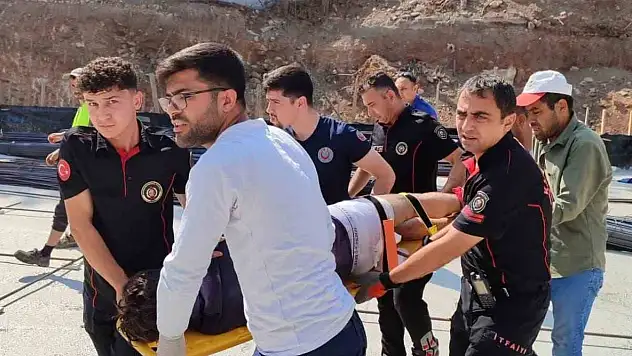 İşçinin vücuduna demir saplandı
