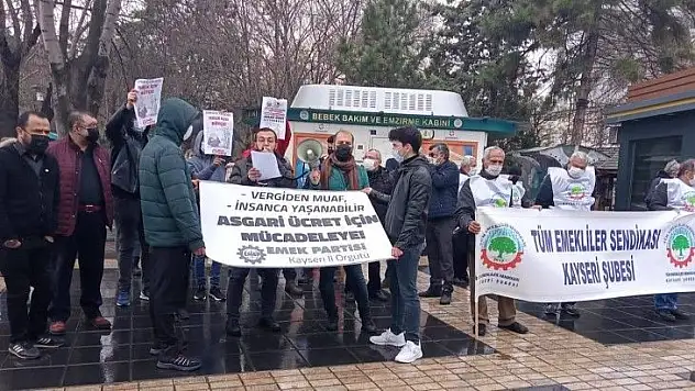 Yağmur altında asgari ücret eylemi!