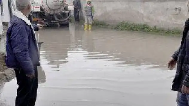 YAĞMUR YAĞINCA EVLERi SU BASTI!