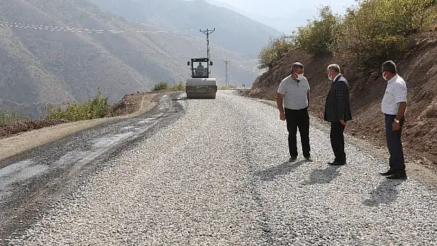 Yahyalı Belediyesi yol çalışmalarına hızla davam ediyor