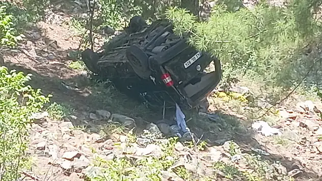Yahyalı'da araç şarampole devrildi: 3'ü ağır 5 yaralı