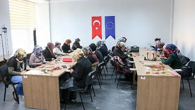 Yahyalı'da gümüş işlemeciliği kursu açıldı