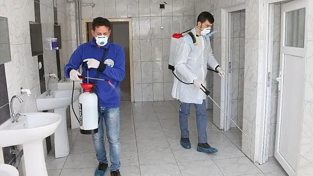 Yahyalı'da koronavirüs tehdidine karşı okullar dezenfekte ediliyor