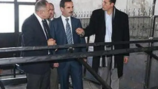YAHYALI'DA MESLEK LİSELİLER BELEDİYE ATÖLYESİNDE