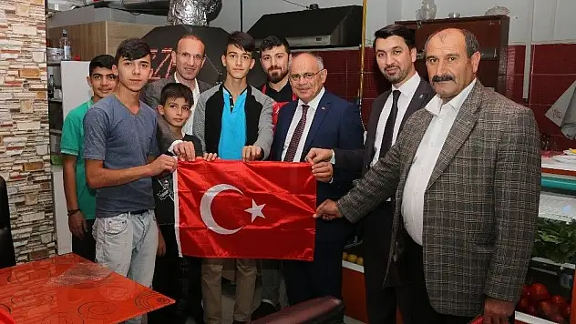 Yahyalı'da Barış Pınarı Harekatı'na Bayraklı Destek