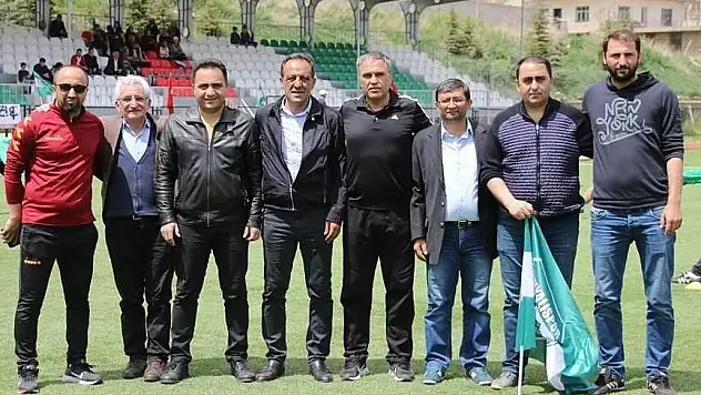 Yahyalıspor şampiyonluğu kutladı