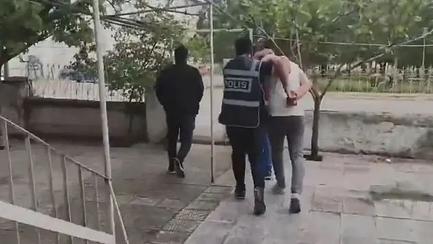 Yakalanmamak için bakın nereye saklanmış?