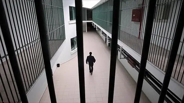 Yaklaşık 20 bin mahkuma tahliye yolu açıldı