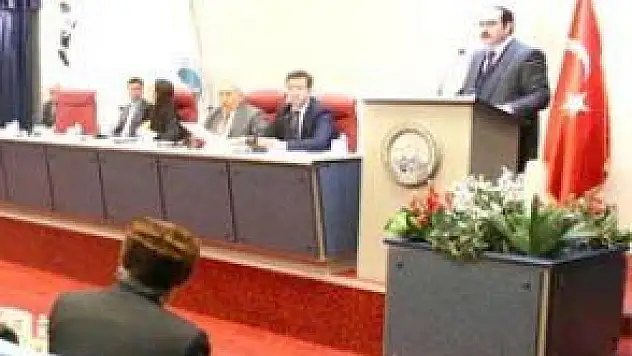 YALÇIN, BÜYÜKŞEHİR MECLİSİ'NDE BELEDİYE'NİN 1 AYINI ANLATTI