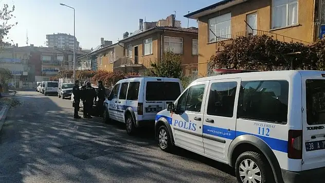 Evinde ölü bulundu