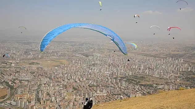 Yamaçparaşütü Türkiye Şampiyonası Talas'ta