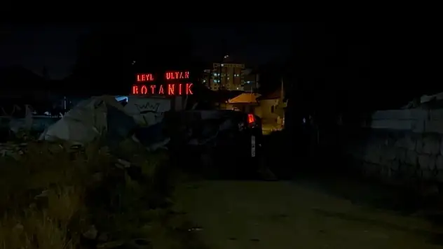 Kayseri'de oldu: Araç yan yattı, sürücü yüzünü yıkamaya gitti