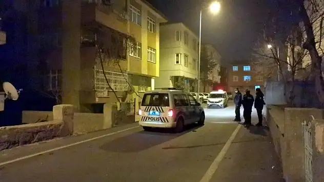 Husumetlisiyle karşılaştı ve kendine ateş ederek yaralandı