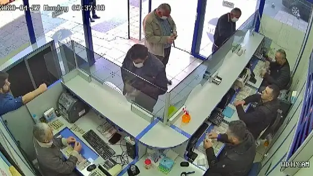 Yanlışlıkla verdiği para, haber yapılınca geri döndü