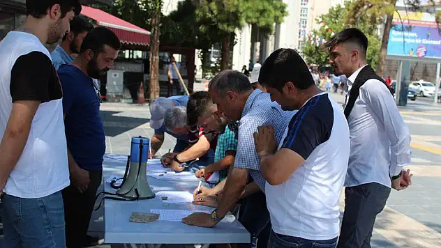 'Yapılan zam geri çekilsin' dediler ve vatandaştan imza topladılar…