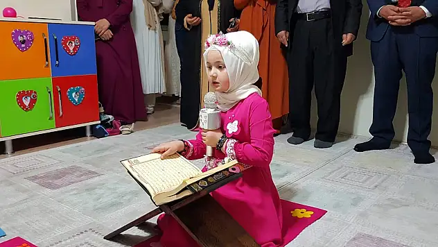 6 Yaşındaki Belinay'in Kur'an Okuyuşu Dinleyenleri Duygulandırdı