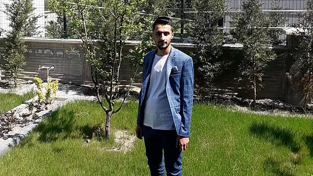 Boş arazide intihar etti!