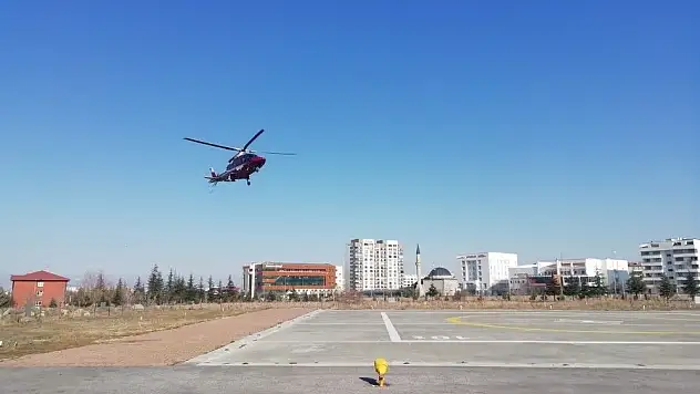 84 yaşındaki hasta hava ambulansı ile hastaneye yetiştirildi
