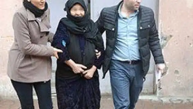 71 YAŞINDAKİ KADIN 1 KİLO UYUŞTURUCU İLE YAKALANDI
